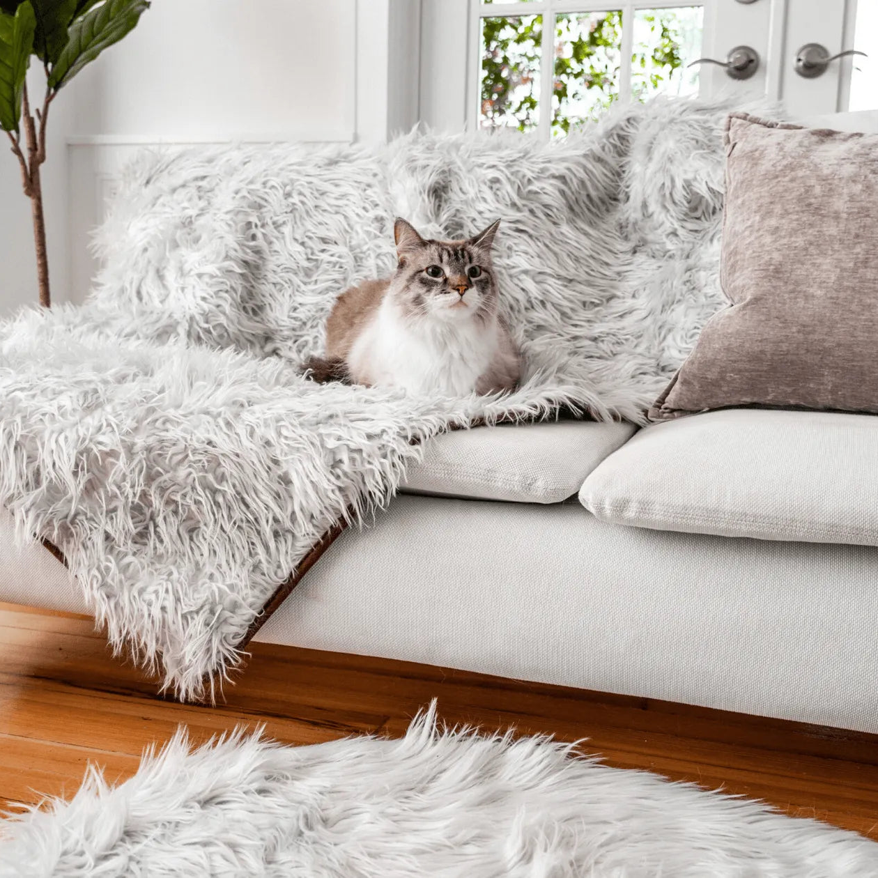 CatNap™ Anti-Scratch & Waterproof Throw Blanket - Grey