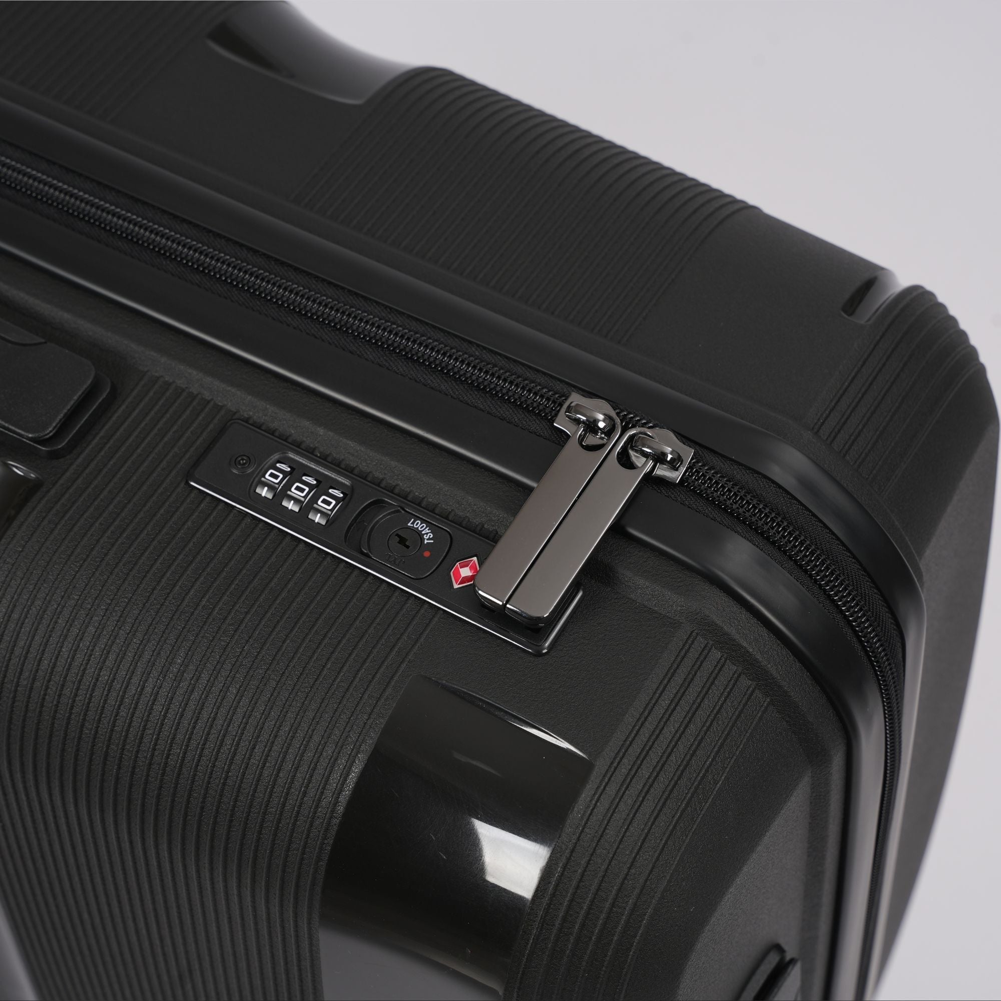 28-inch Black Hardcase Roller Luggage with 360° Wheels & TSA Lock