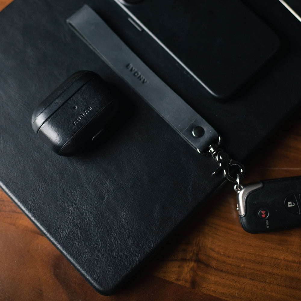 The Helm | Adventure Guide Macbook Air/Pro Cover