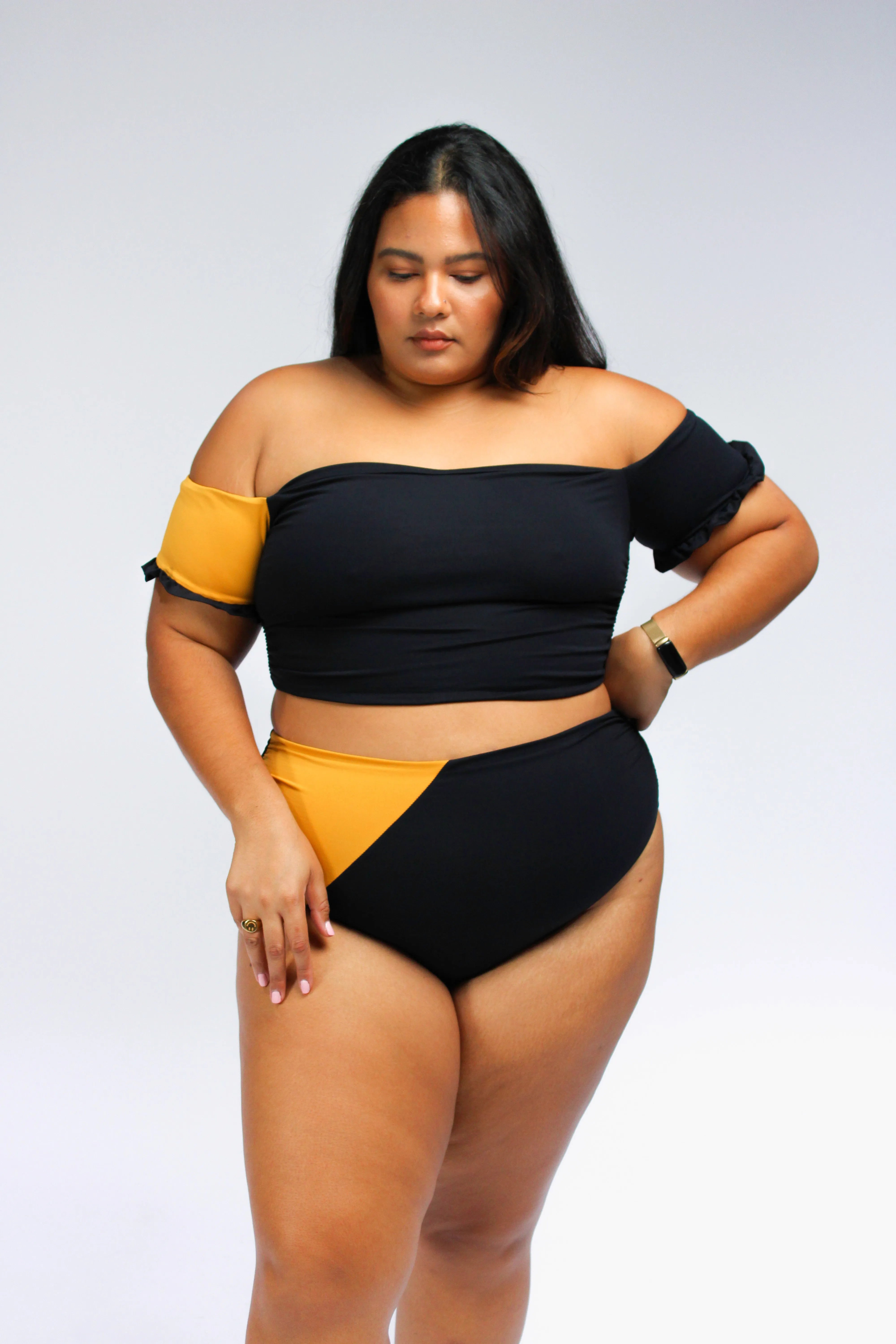 Cali off-the-shoulder bikini crop top with short sleeves, black