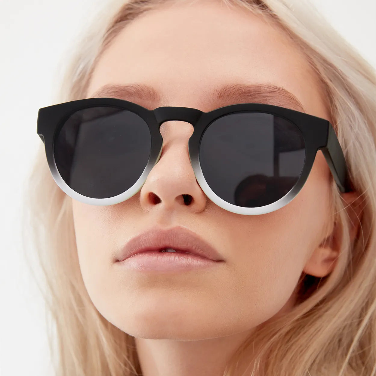 Chelsea Sunglasses - Black & White