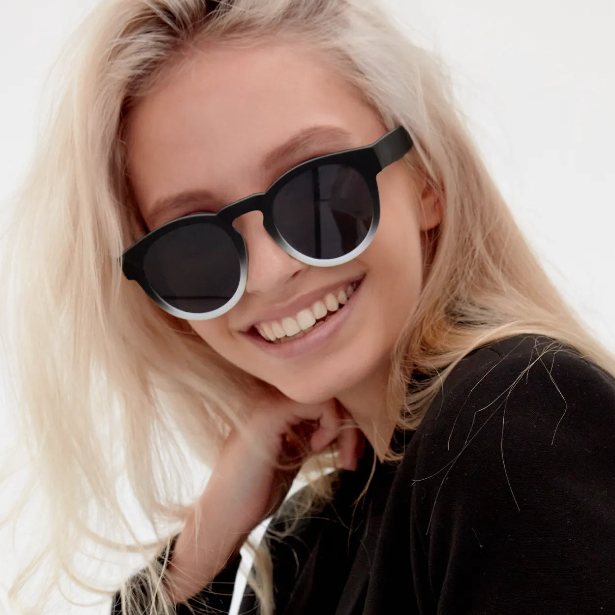 Chelsea Sunglasses - Black & White