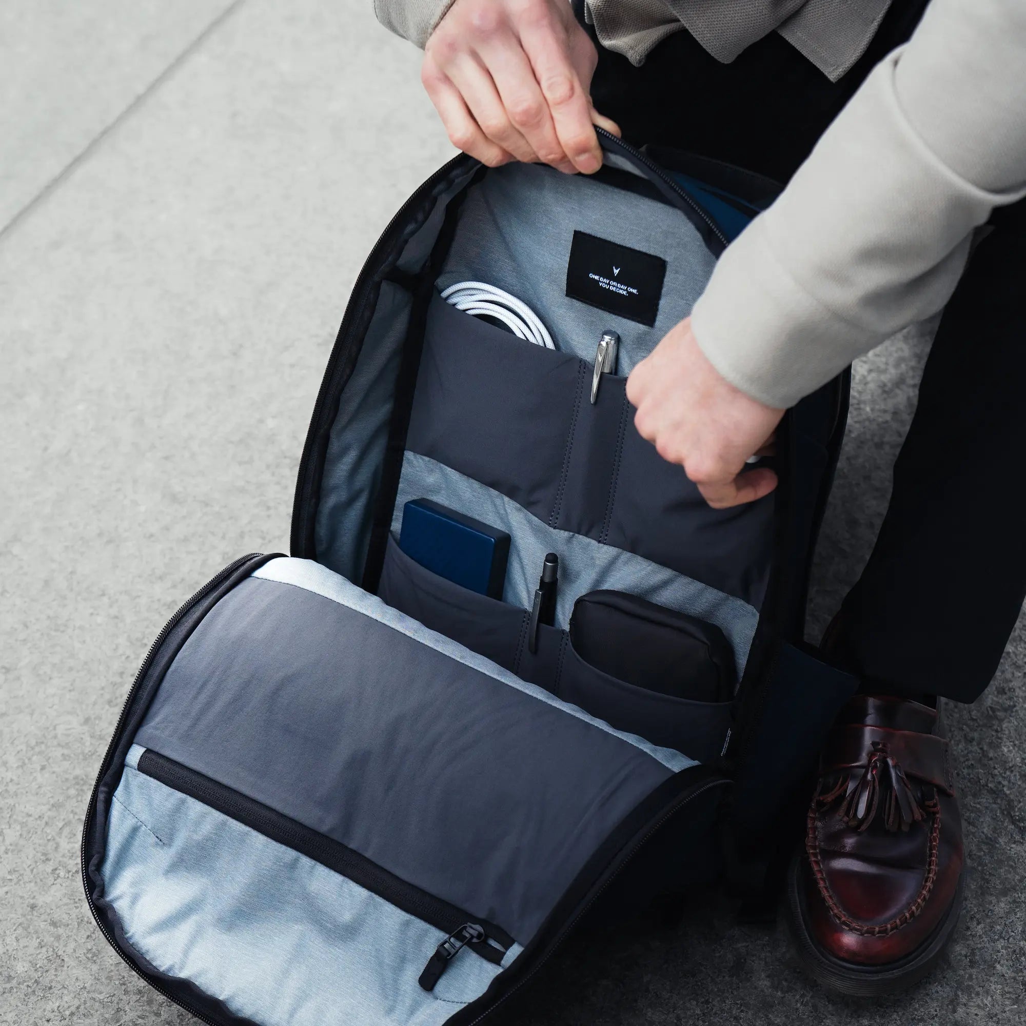 The Commuter Backpack - Midnight Blue