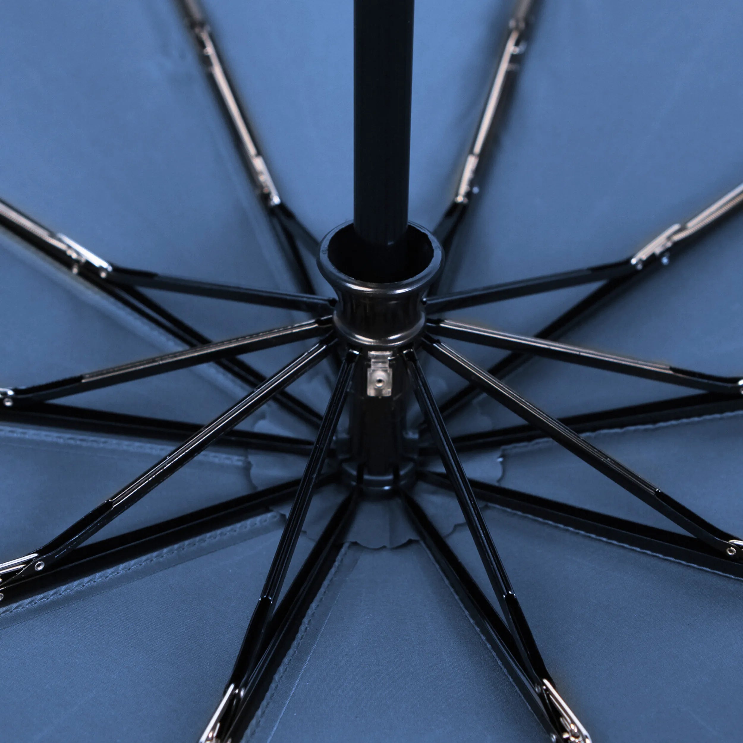 EVERYDAY | Umbrella with Never-Forget Carabiner Handle