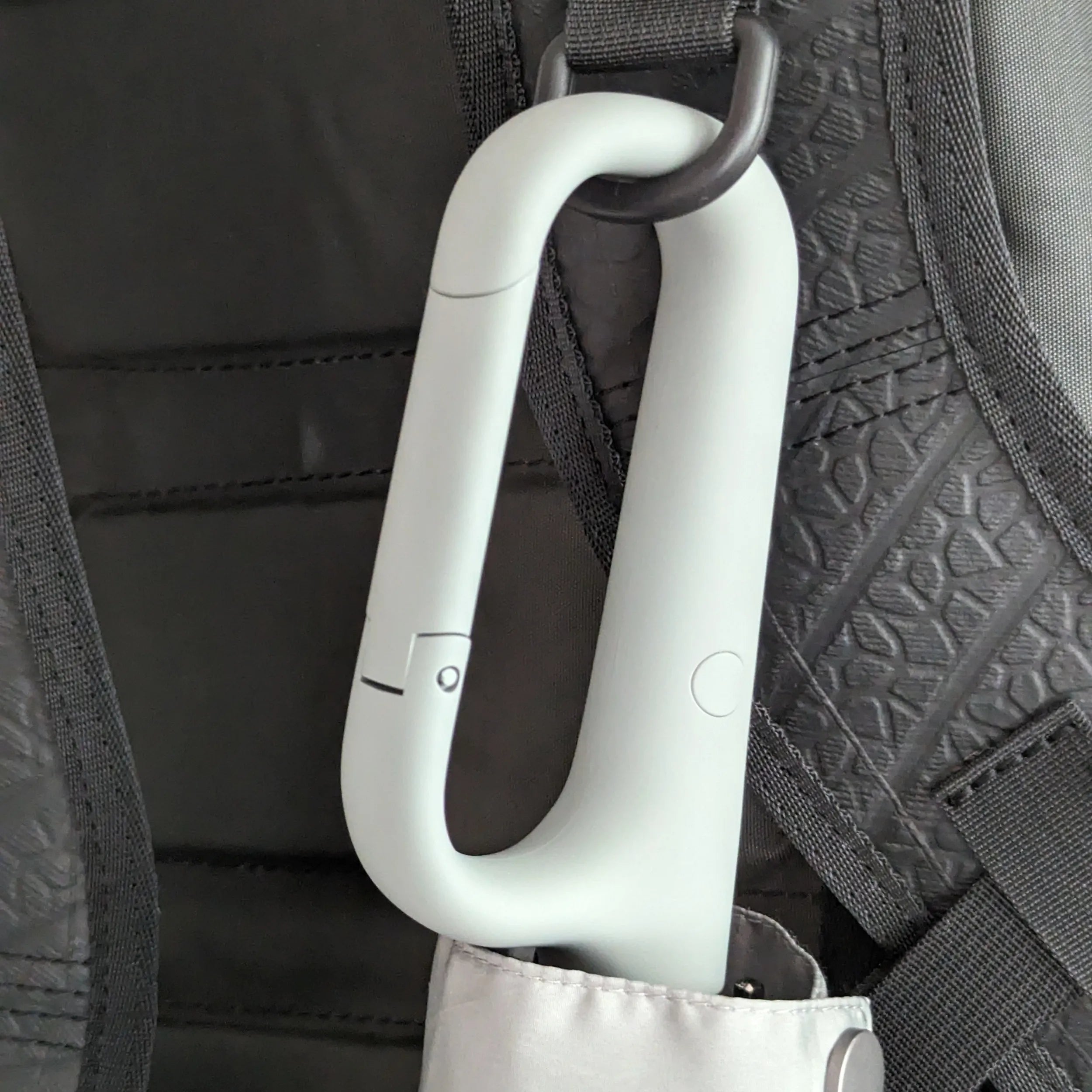 EVERYDAY | Umbrella with Never-Forget Carabiner Handle