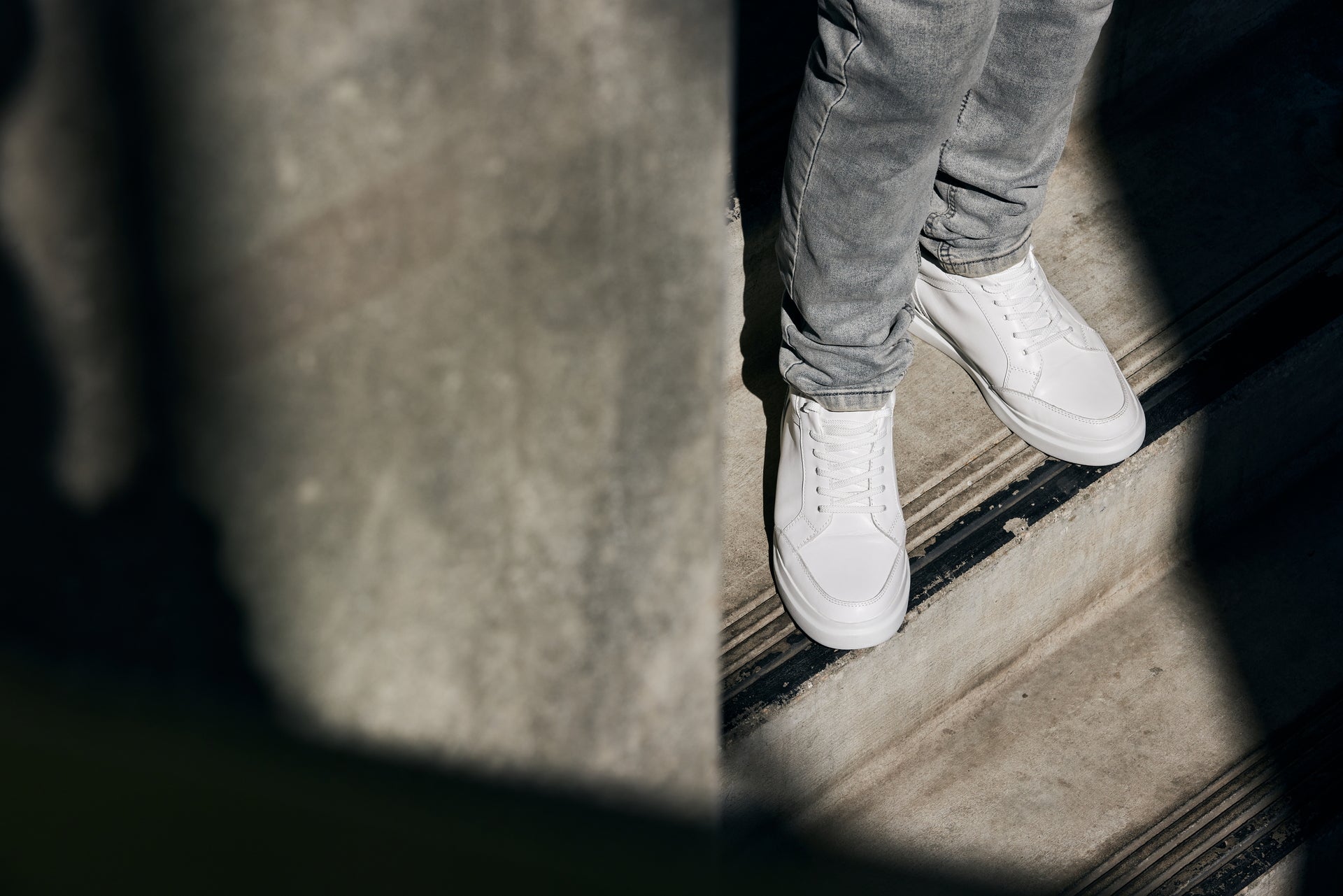 J1561 - 2.6 Inches Taller (White/Grey) - Men's Shoes