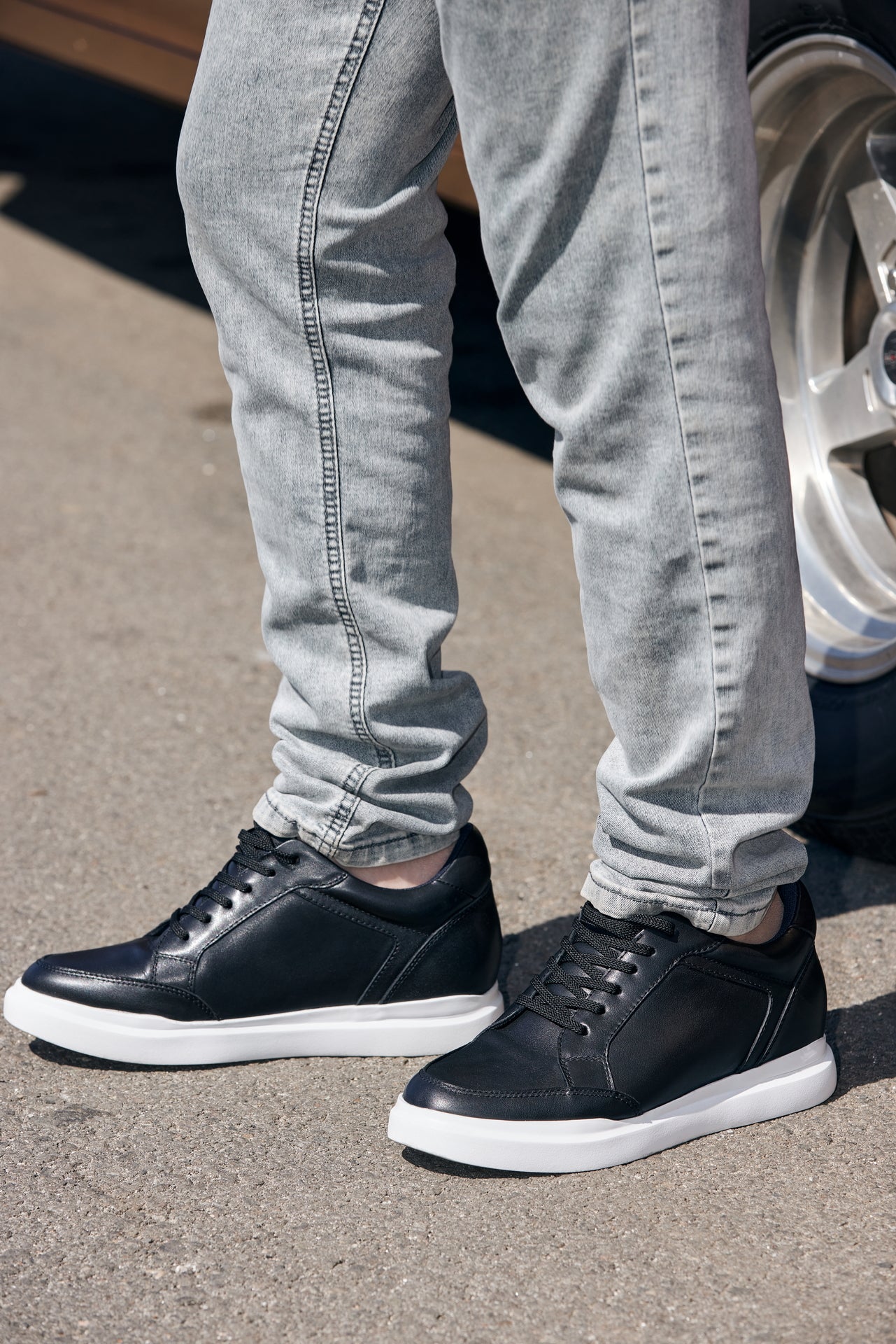 J1562 - 2.6 Inches Taller (Black) - Men's Sneakers