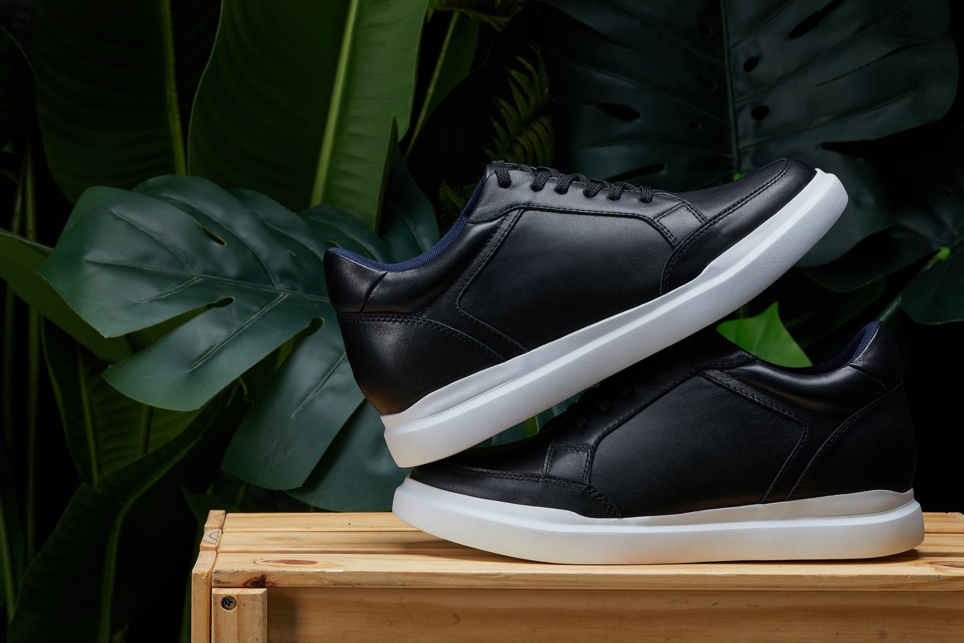 J1562 - 2.6 Inches Taller (Black) - Men's Sneakers