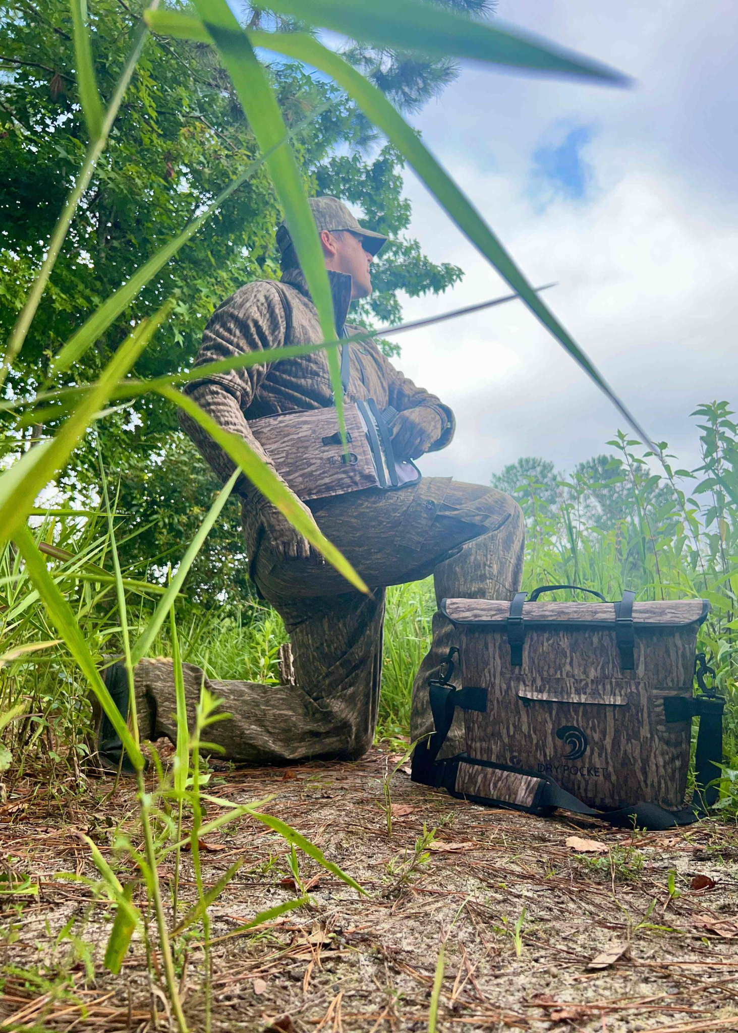 Mossy Oak - Auto-Sealing, Waterproof, Floating, Scent Proof Universal Utility Dry Bag