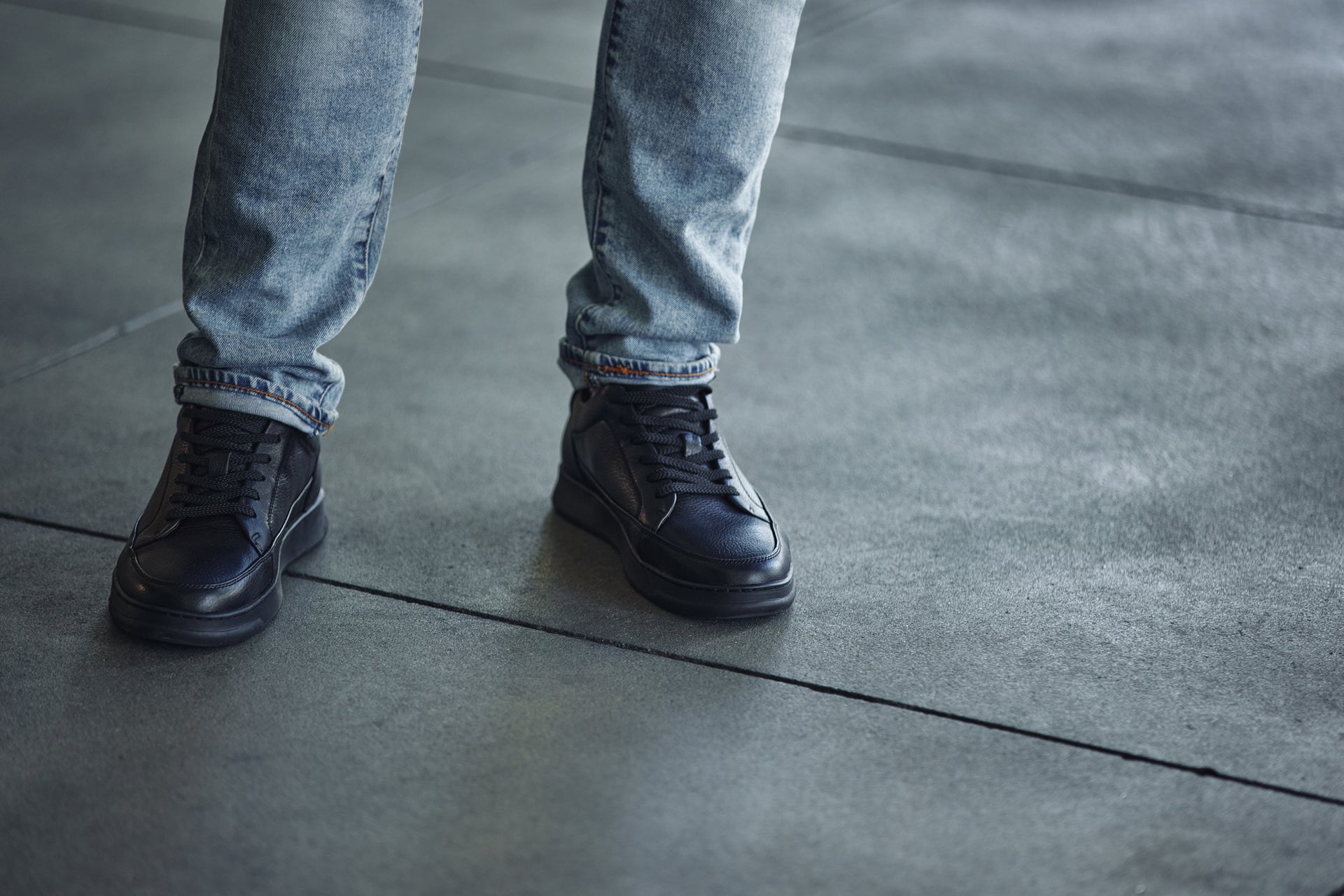 Y7111 - 2.6 Inches Taller (Black) - Elevated Pebble Grain Leather Men's Sneakers