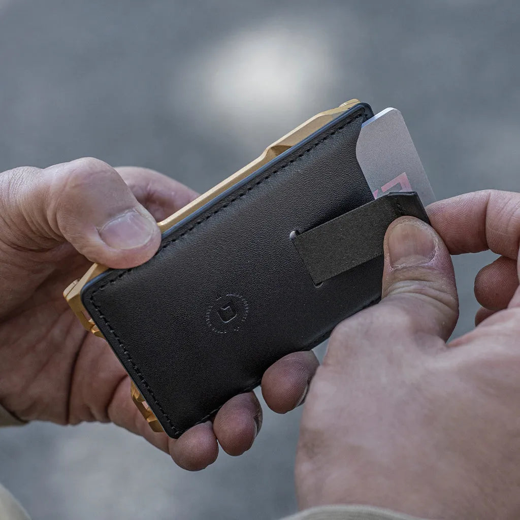 A10 Pull Pocket Adapter Wallet