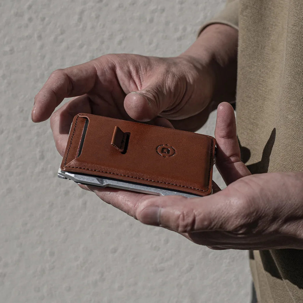 A10 Pull Pocket Adapter Wallet