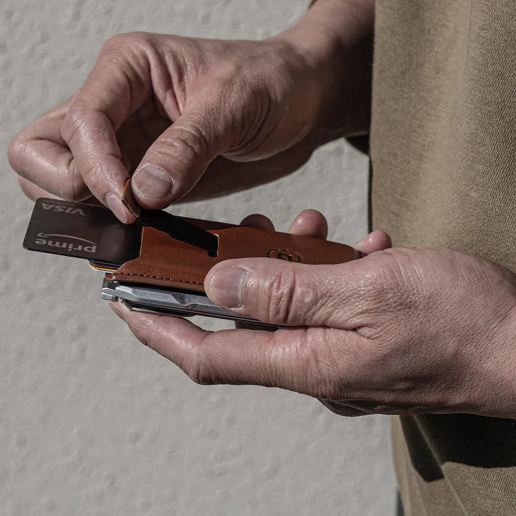 A10 Pull Pocket Adapter Wallet