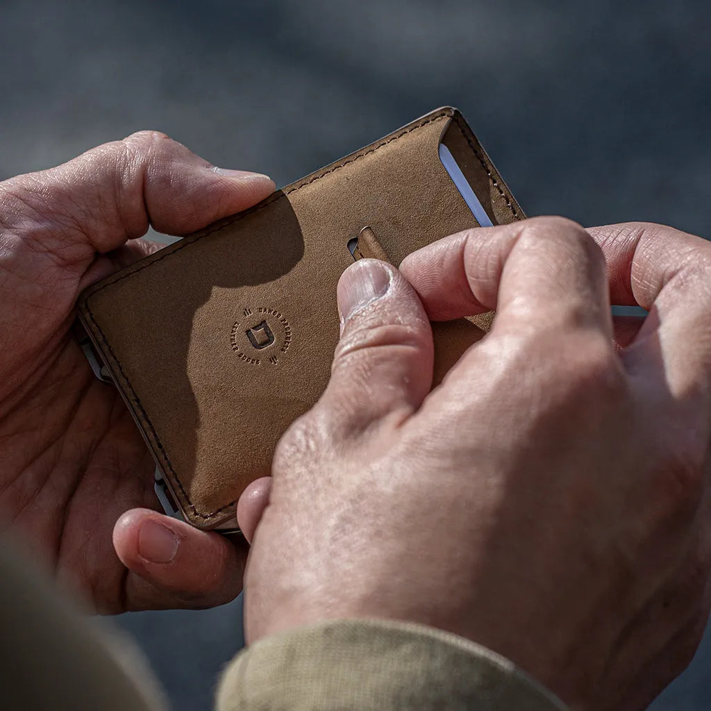 A10 Pull Pocket Adapter Wallet