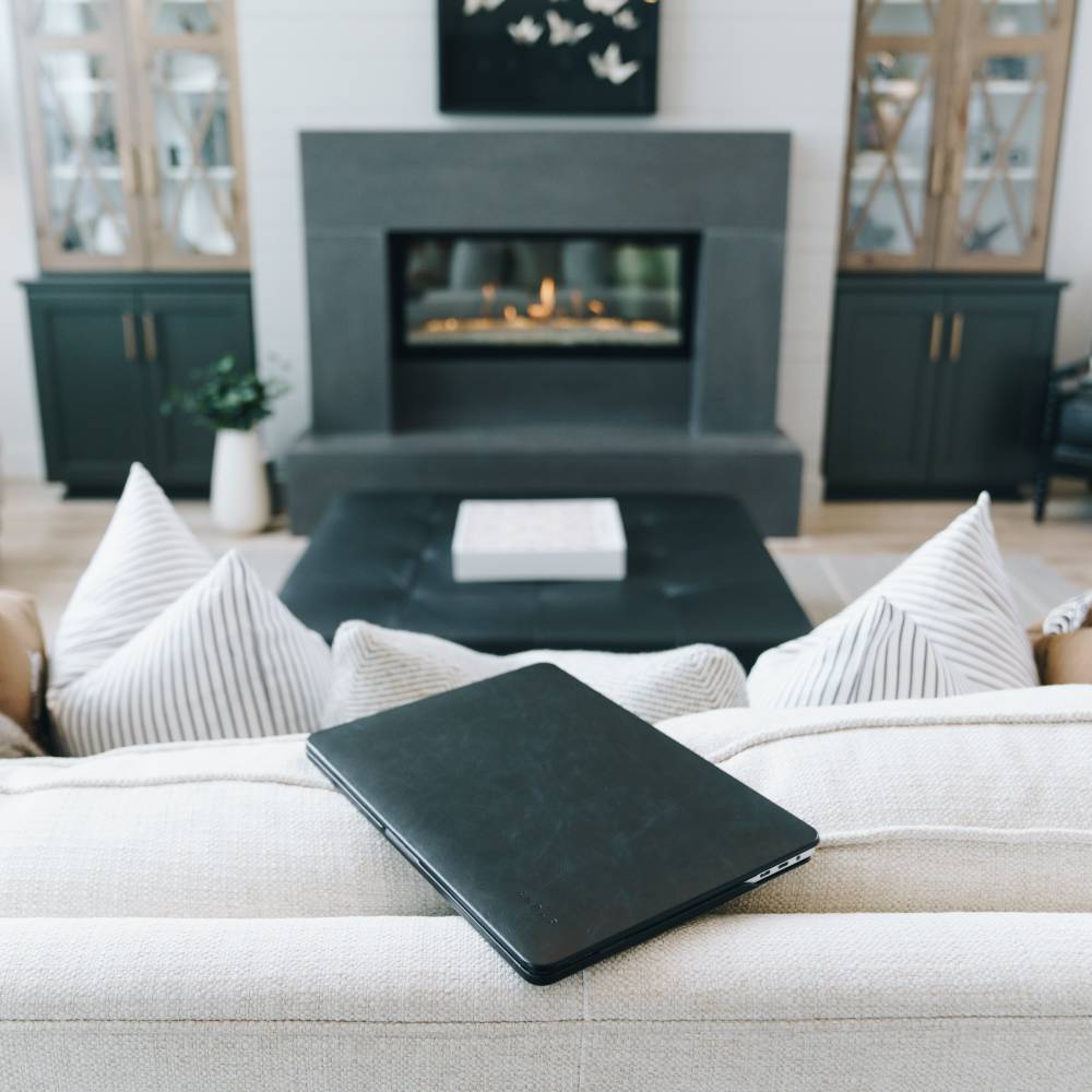 The Helm | Adventure Guide Macbook Air/Pro Cover