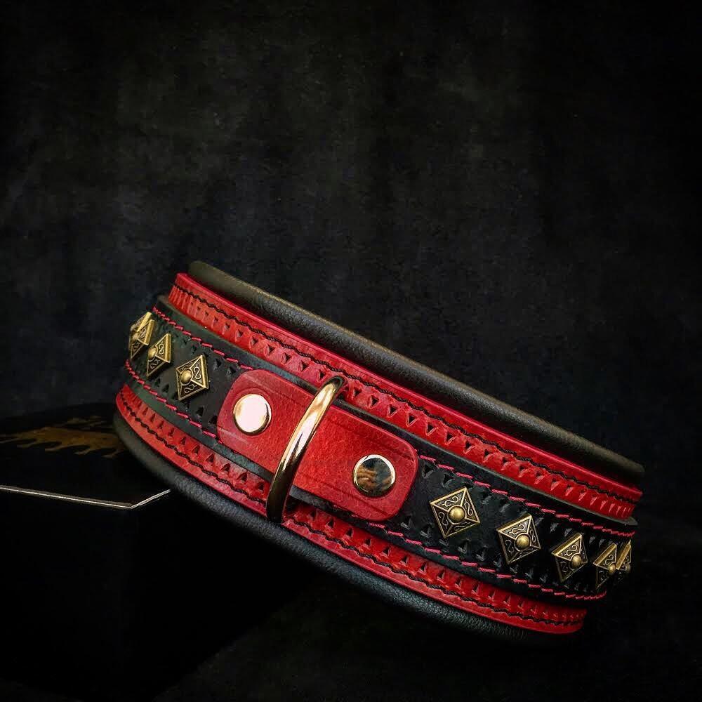 The "Balteus" Dog Collar. Red