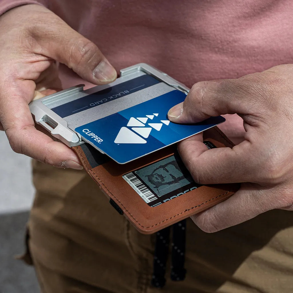 D03 DAPPER™ Bifold Wallet