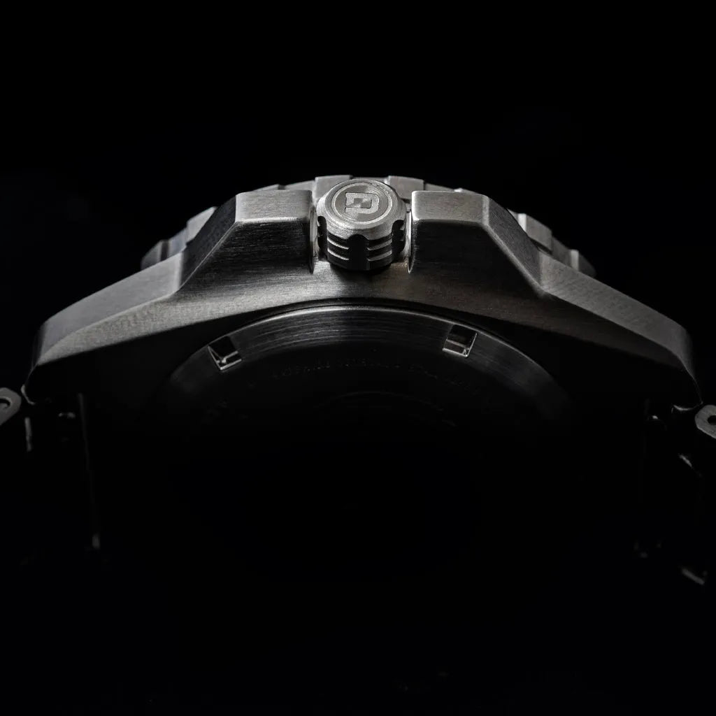 DV-02 - Automatic Dive Men's Watch with Metal Bracelet