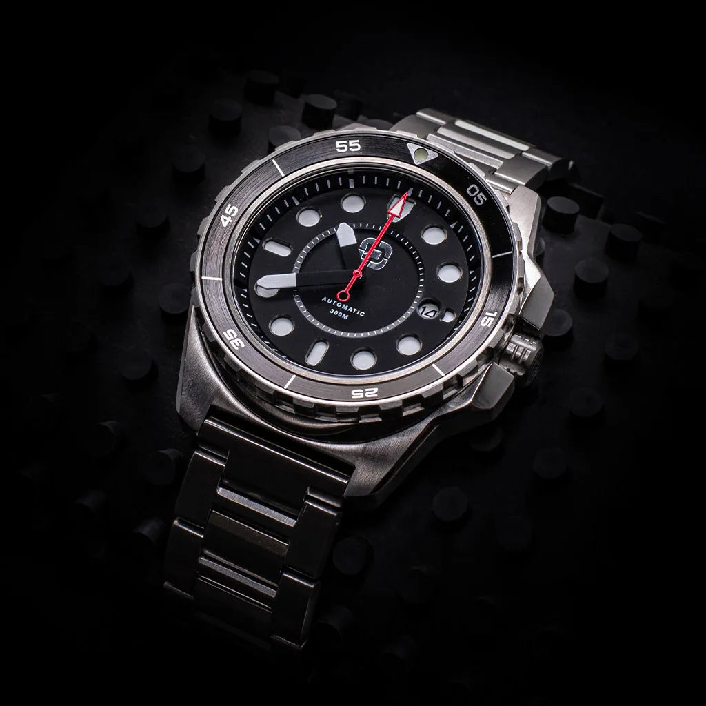 DV-02 - Automatic Dive Men's Watch with Metal Bracelet