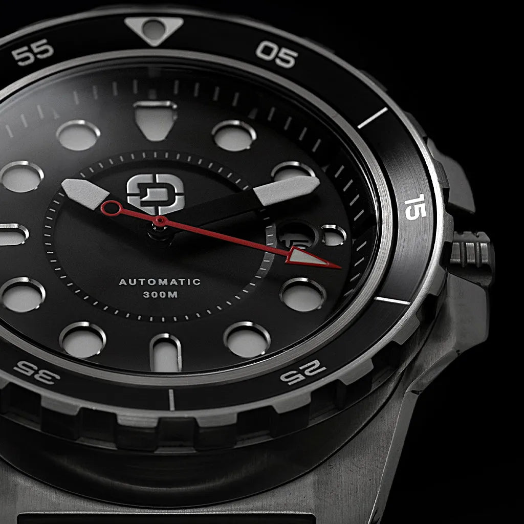 DV-02 - Automatic Dive Men's Watch with Metal Bracelet