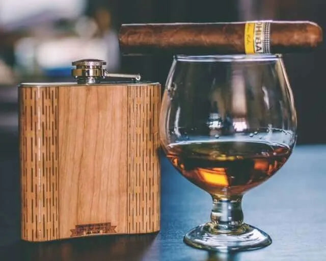 6 oz. Wooden Hip Flask (US Military Collection)