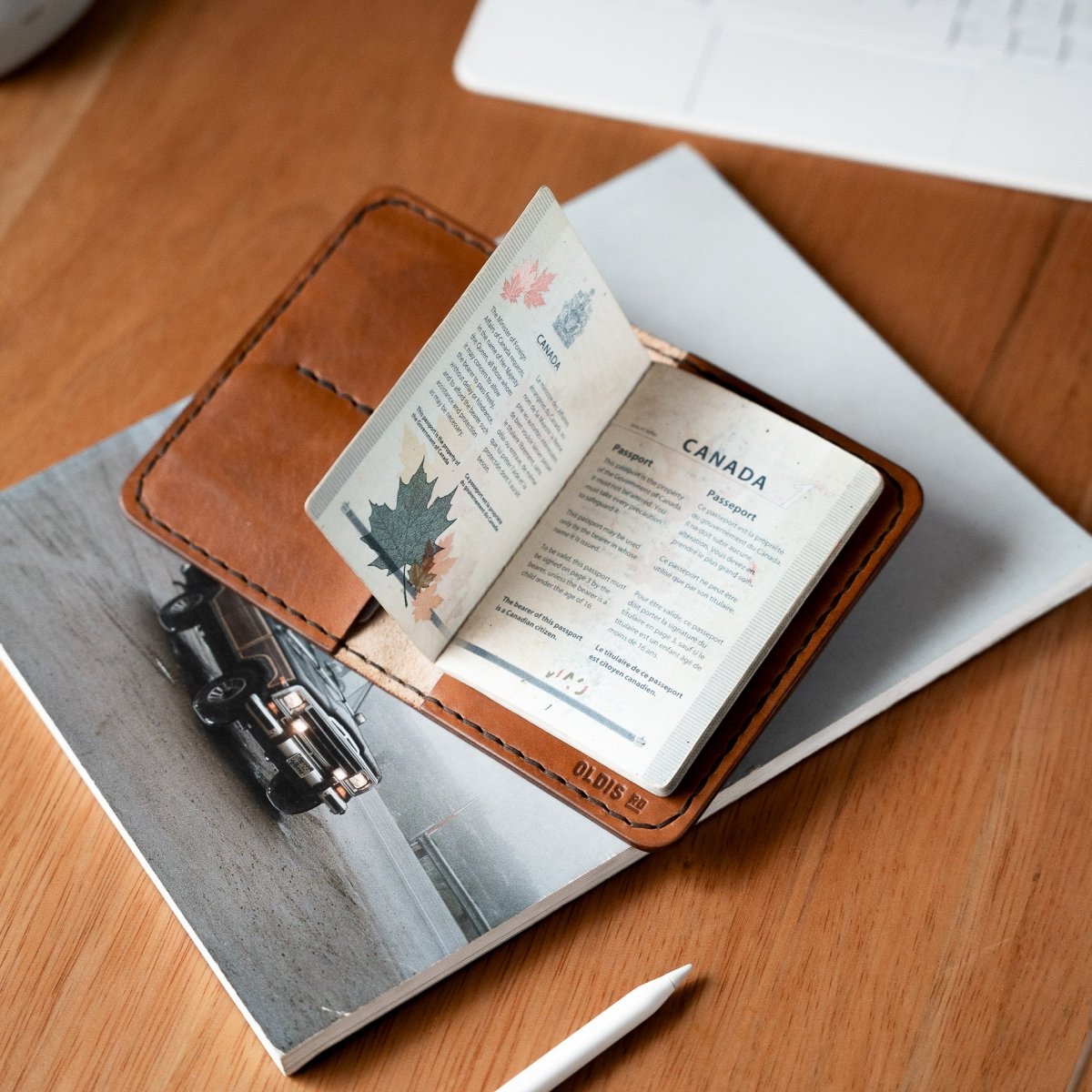 Oldis T1: Passport Wallet