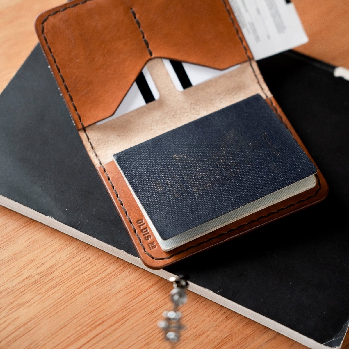 Oldis T1: Passport Wallet