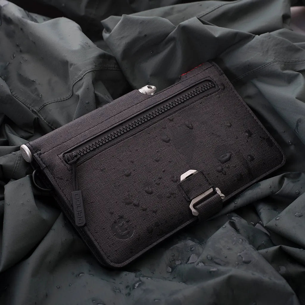 P02 Pioneer™ Travel Wallet