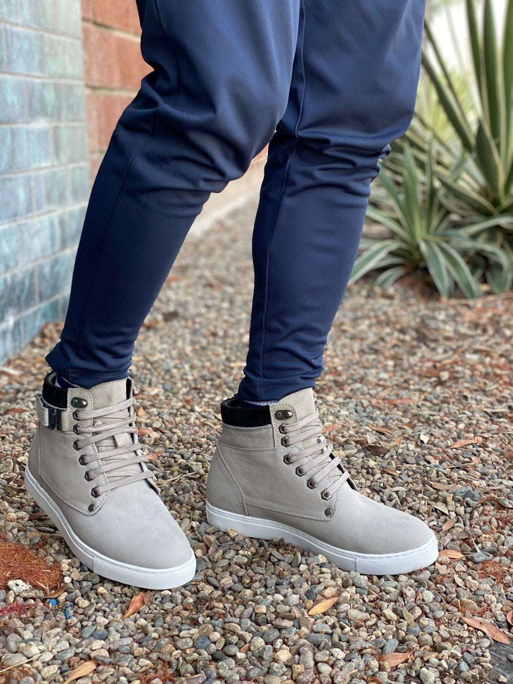 T53120 - 2.6 Inches Taller (Nubuck Grey) - High Top Men's Sneak-boot
