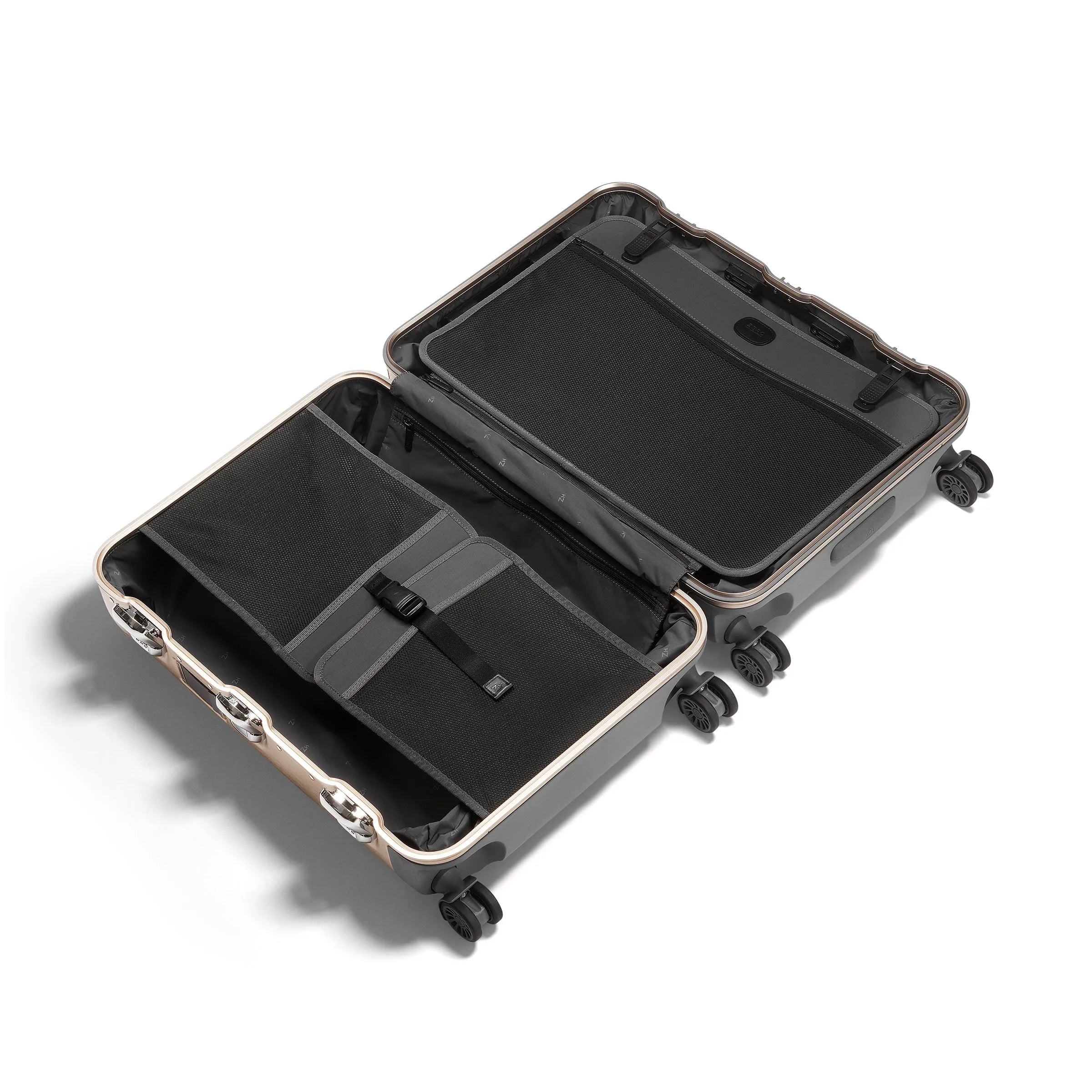 Pursuit Aluminum | Medium Suitcase