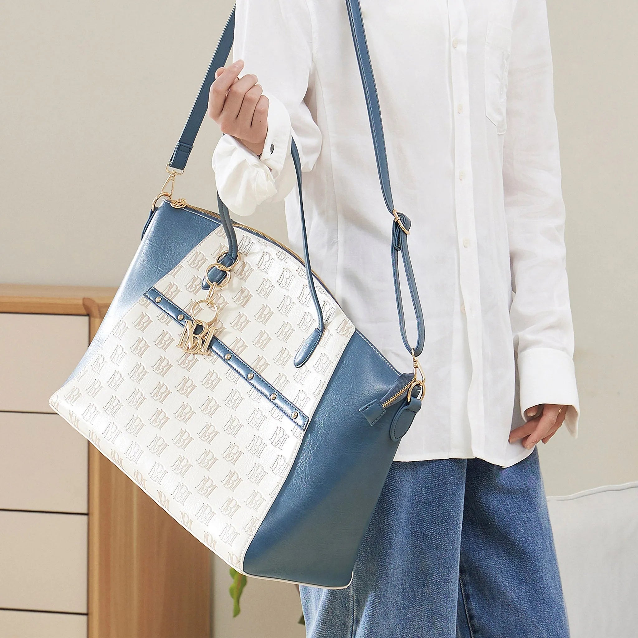 lifestyle fashion purse made of vegan leather for women badgley mischka