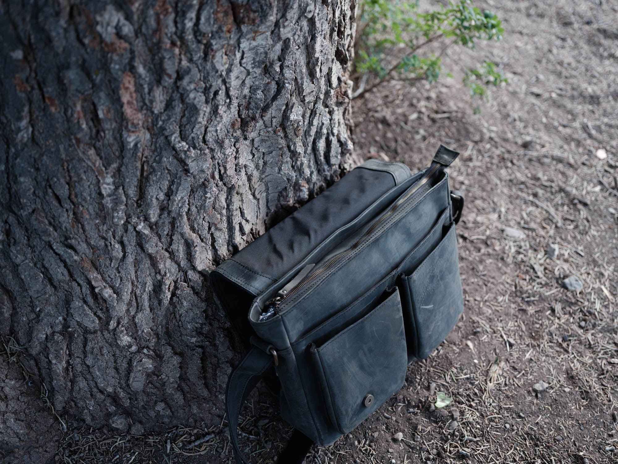 LIMITED EDITION - Yukon Leather Messenger Bag