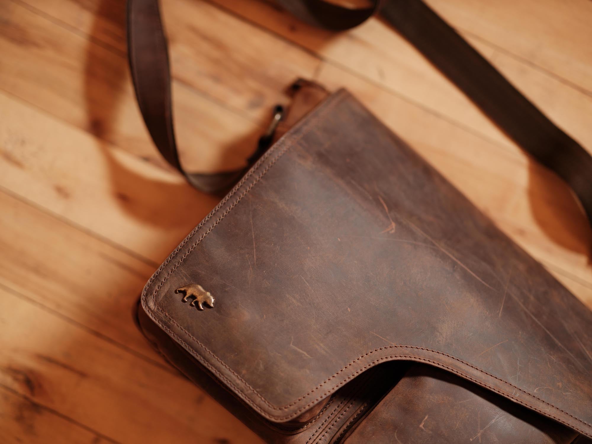 LIMITED EDITION - Yukon Leather Messenger Bag