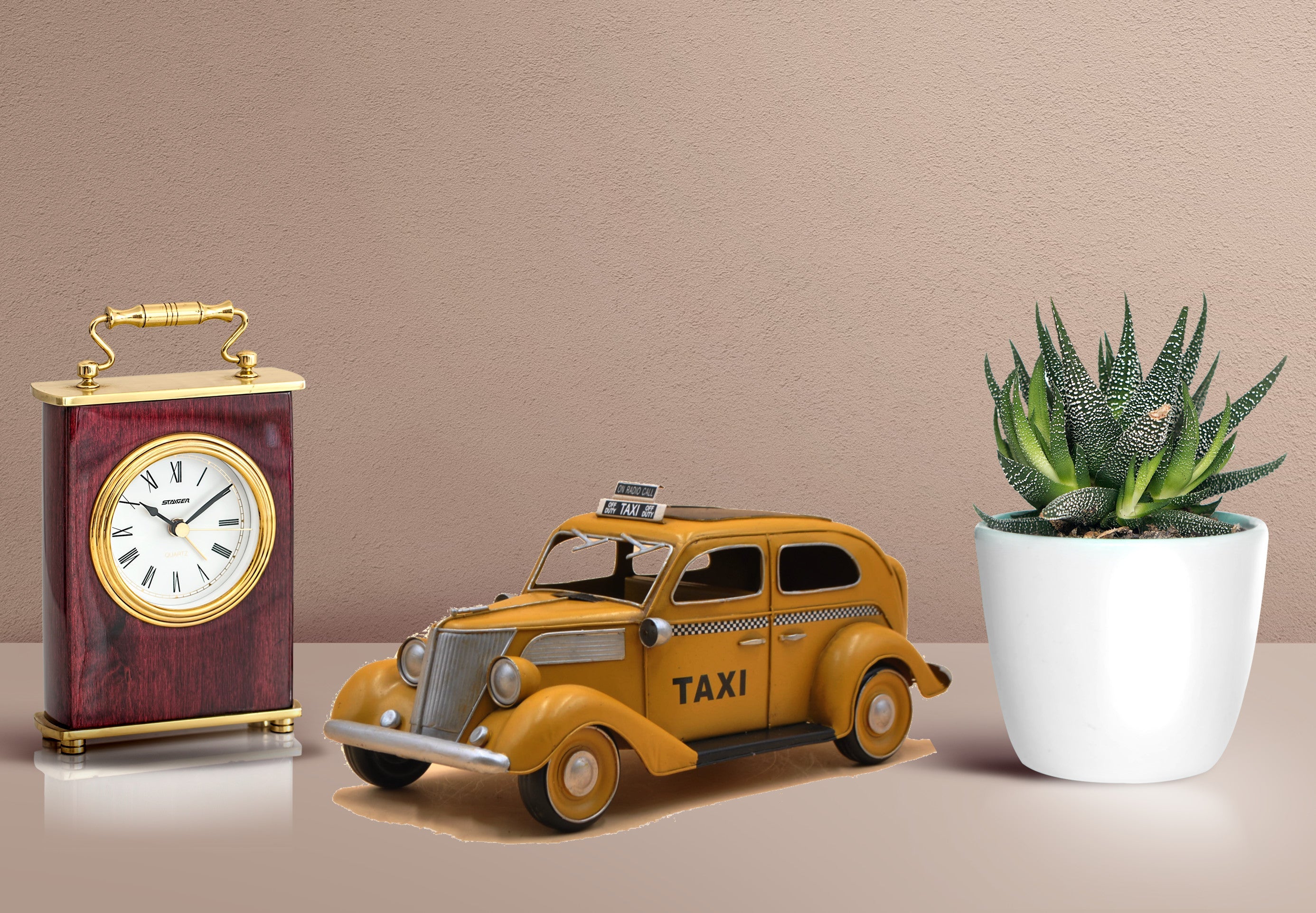 Iron Retro Vintage Metal Car Model Classic Metal Craft Yellow Taxi Model Decor