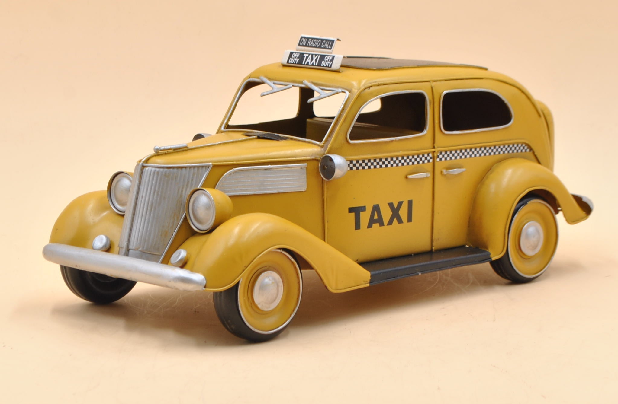 Iron Retro Vintage Metal Car Model Classic Metal Craft Yellow Taxi Model Decor