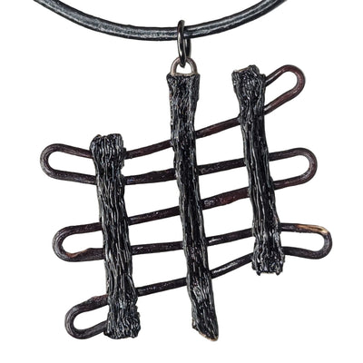 Macravenora Pendant Necklace
