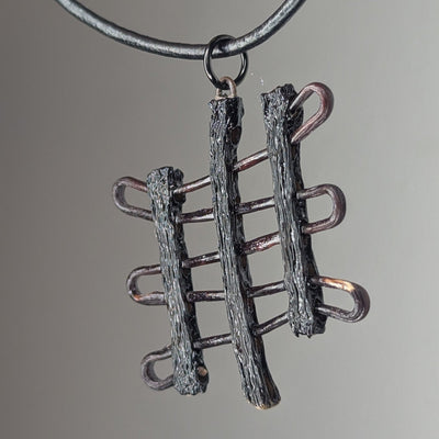 Macravenora Pendant Necklace
