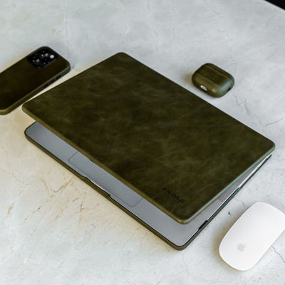 The Helm | Adventure Guide Macbook Air/Pro Cover
