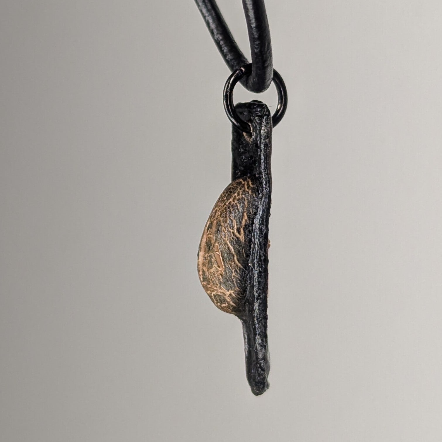 Sacronyx Pendant Necklace