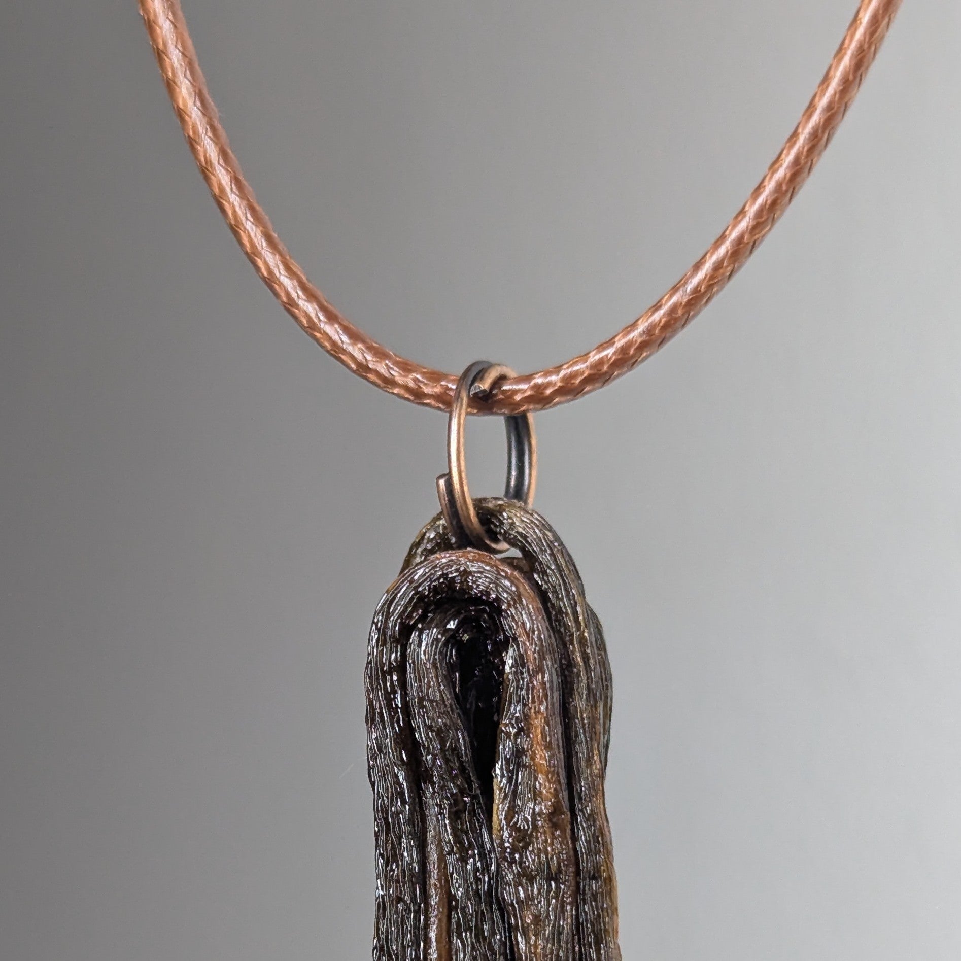 Ulvaxa Pendant Necklace