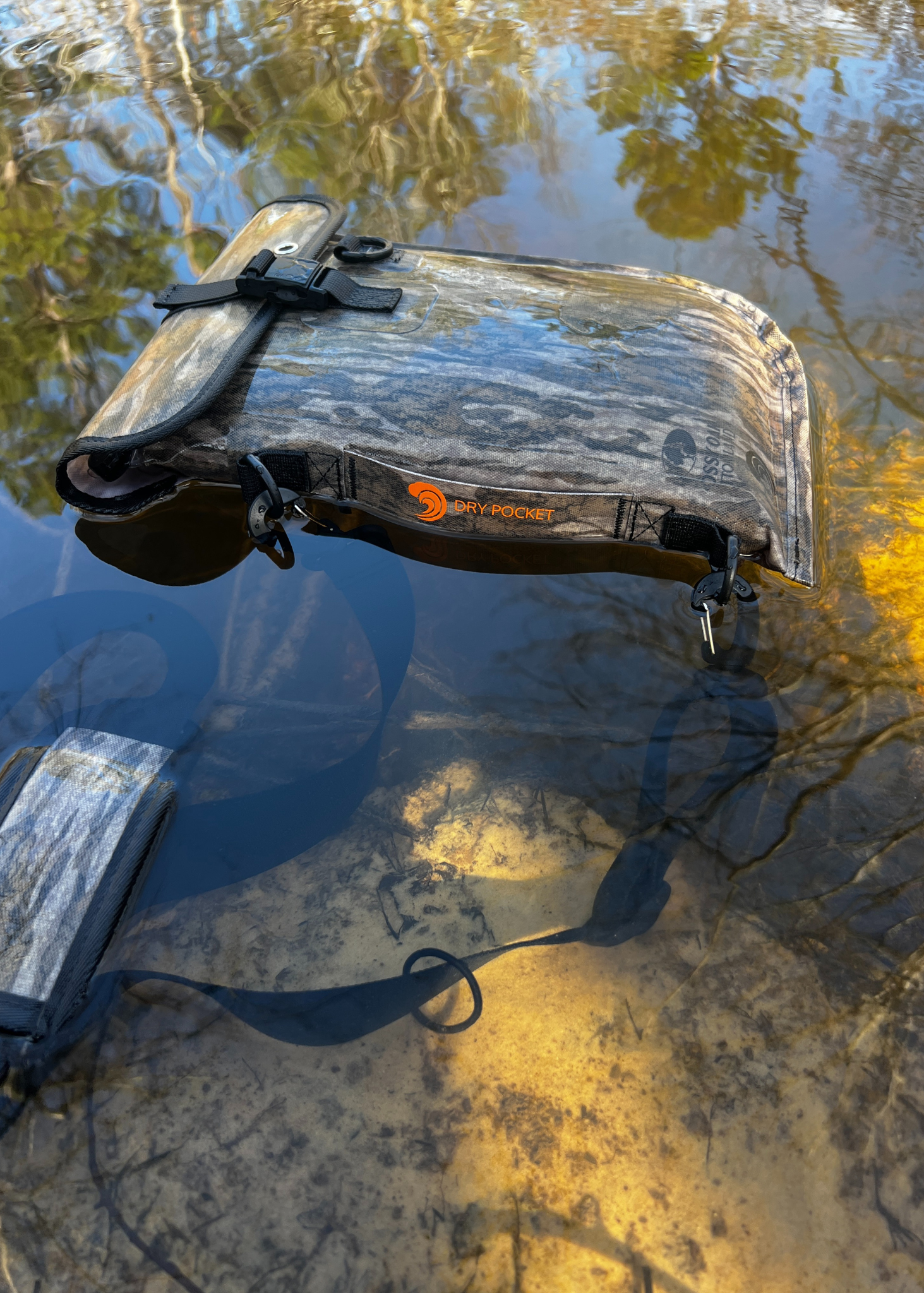 Mossy Oak - Auto-Sealing, Waterproof, Floating, Scent Proof Universal Utility Dry Bag