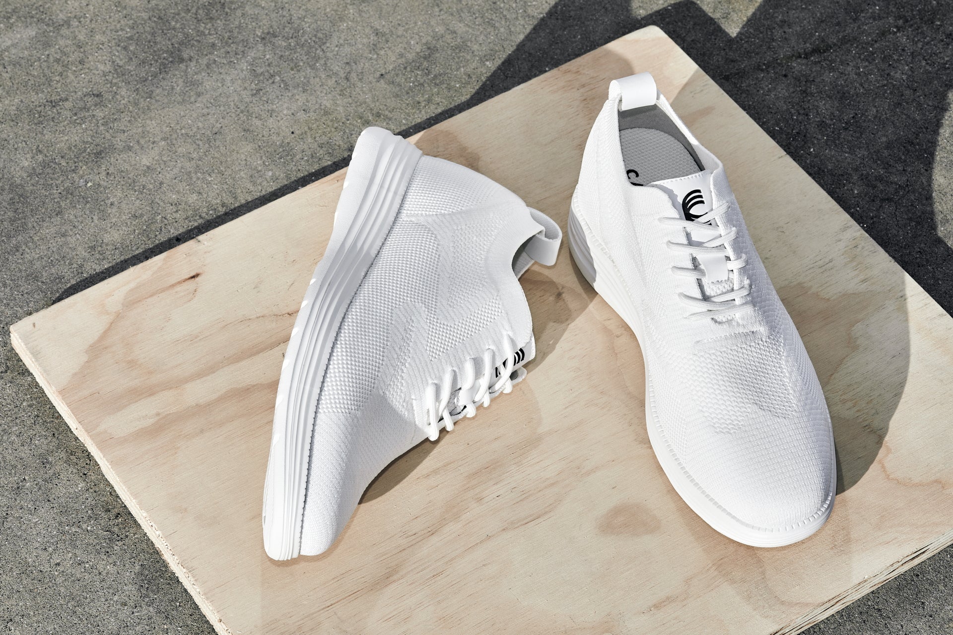 X2633 - 2.8 Inches Taller (White) - Lace Up Casual Men's Walker Shoes