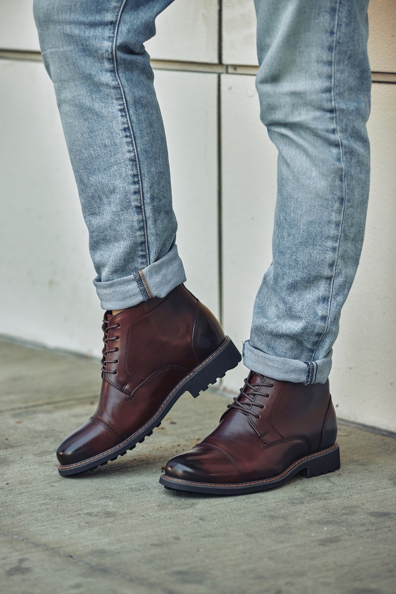Y41081 - 3.2-Inch Taller Dark Brown Leather Men's Boots