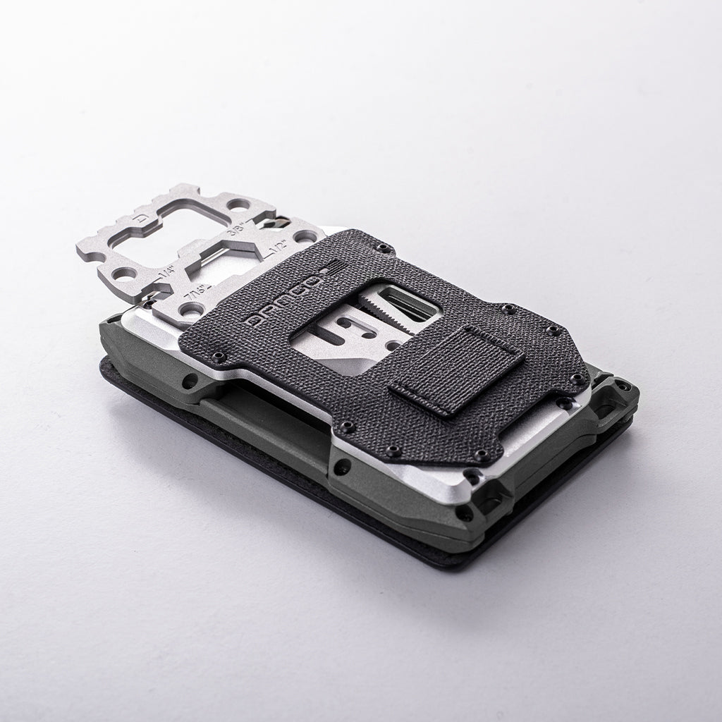 A10 HOLSTER BACKPLATE with MT05 MULTI-TOOL