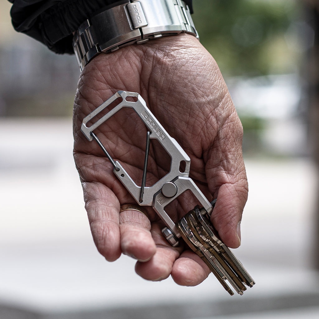 CARABINER & SHACKLE