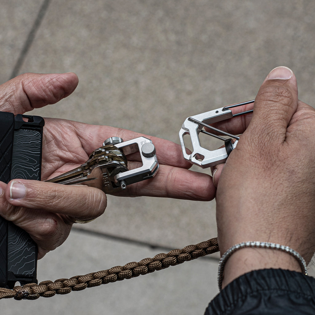 CARABINER & SHACKLE