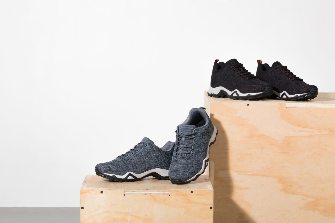 Q103 - 2.4 Inches Taller (Black/Red) - Super Lightweight Men's Sneakers