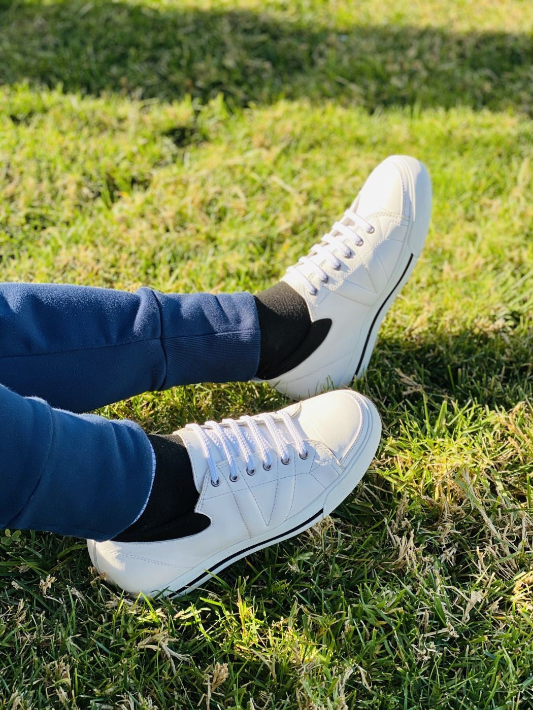 D8171 - 2.4 Inches Taller (White/Black) - Men's Sneakers