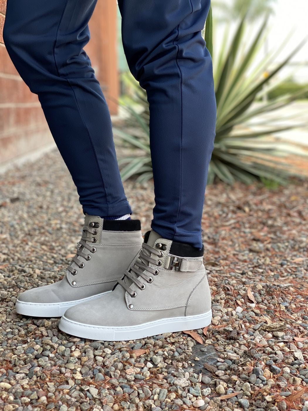 T53120 - 2.6 Inches Taller (Nubuck Grey) - High Top Men's Sneak-boot