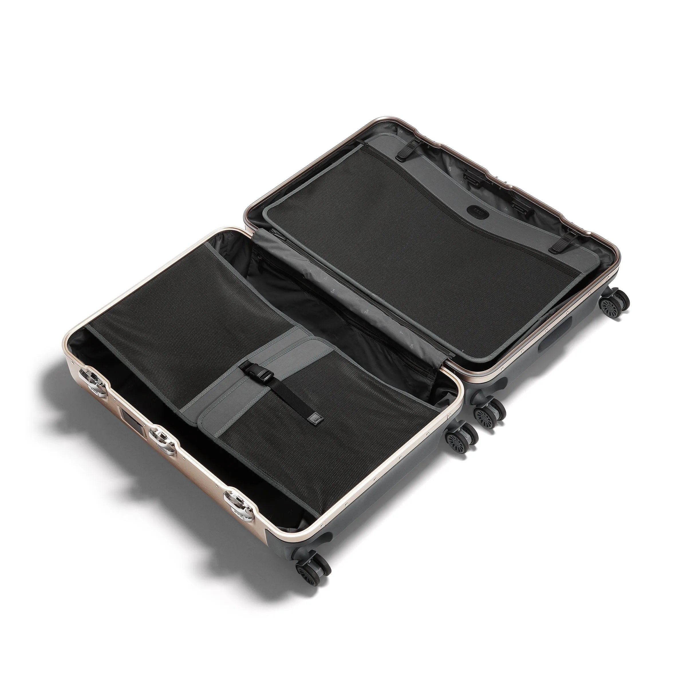 Pursuit Aluminum | Large Suitcase